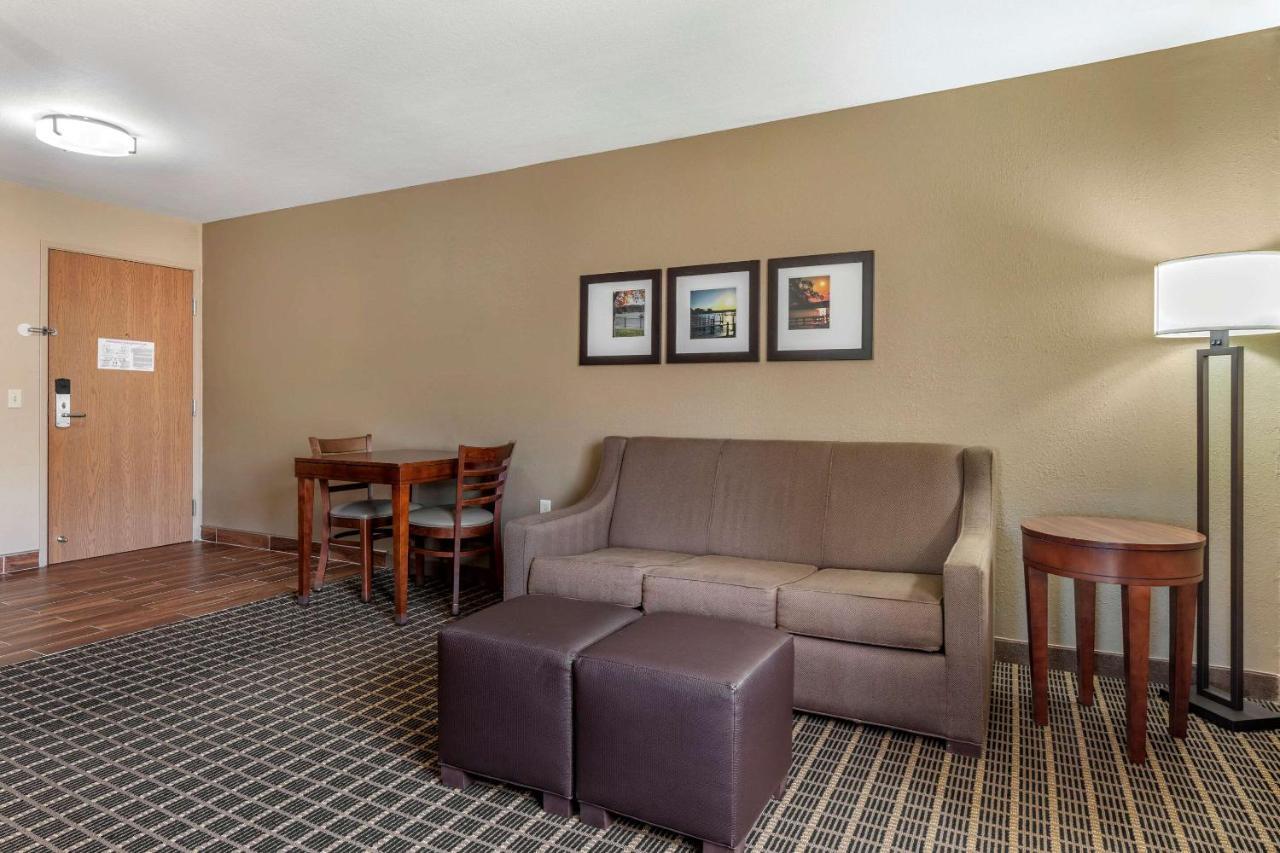 Comfort Suites Delavan - Lake Geneva Area Екстер'єр фото