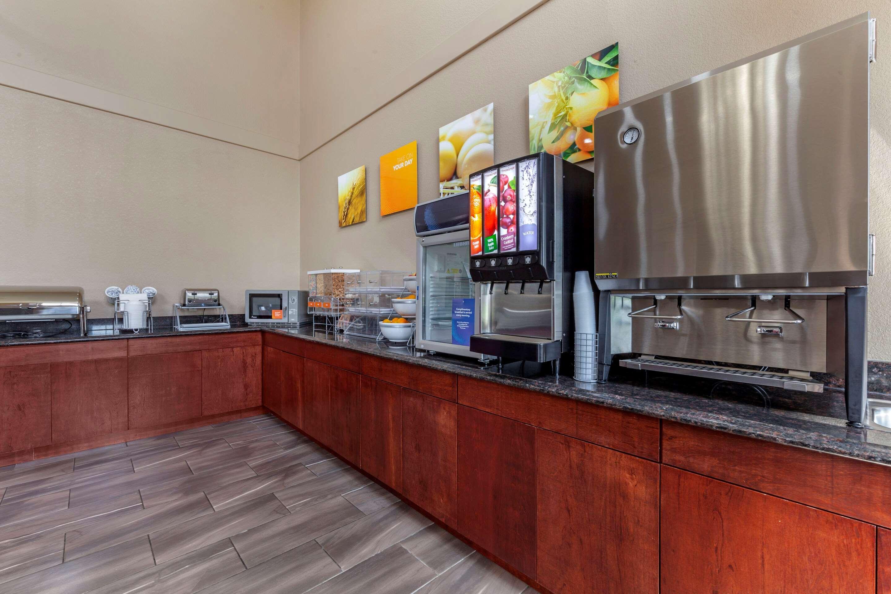Comfort Suites Delavan - Lake Geneva Area Екстер'єр фото